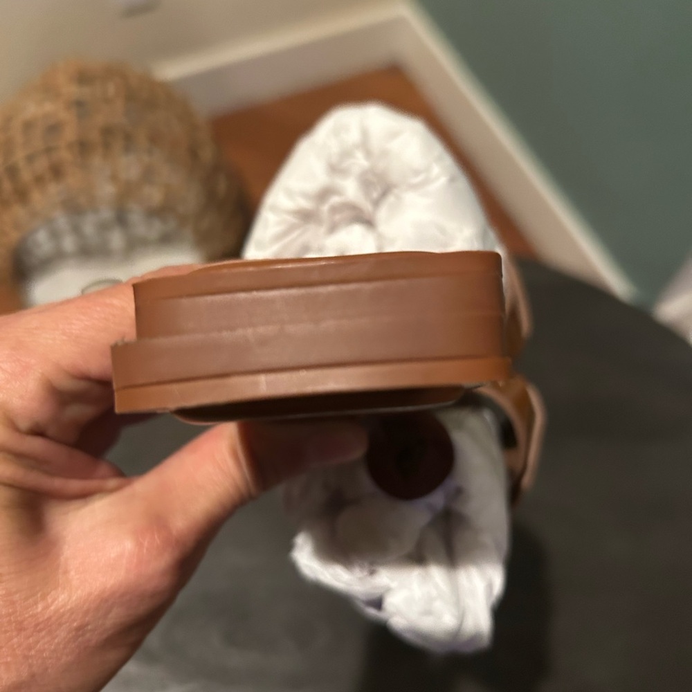 ZARA FLAT CROSSED LEATHER SANDALS - Picture 6 of 8